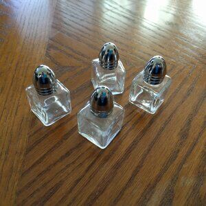 Salt & Pepper Shakers, Individual Shakers, Cube Design, Two sets of two shakers